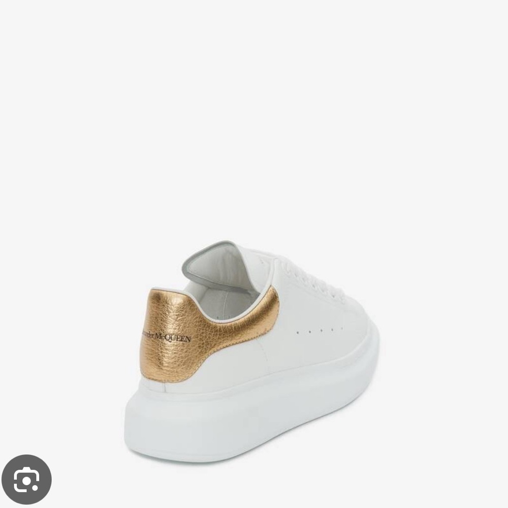 AUTHENTIC Alexander mqueens !! Worn twice !!women’s US 9 but would fit 9.5 too!